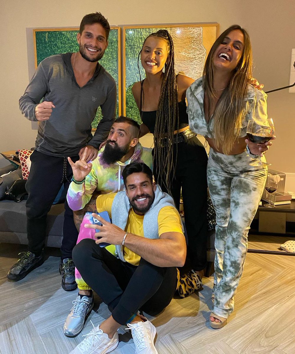 carolpeixinho's tweet photo. Cadê a galera que torce pra esse time LINDO??? Bora calangoooossss!!!! 💚🦎
#TeamCalango #NoLimite https://t.co/etlmR9TbSH