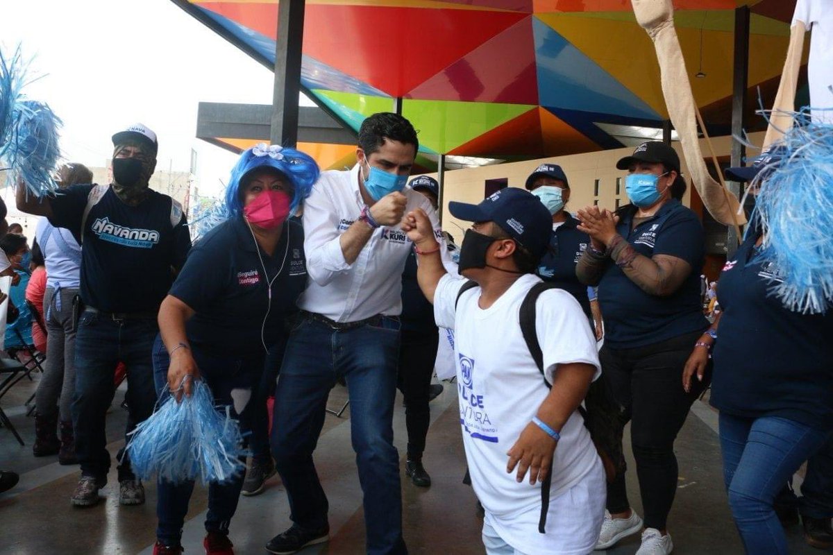 agusdorantes's tweet photo. Cerrando #KonTodo en el querido Y nuevo mercado del Tepe, este 6 de junio vamos a pintar de azul el 4to Distrito Federal con @FeliFerMacias, @LuisBNava y @makugo ¡Salgamos a votar por los resultados! ¡Votemos Acción Nacional! 🤟🏼🧔🏻 https://t.co/YuVdk9ll3V