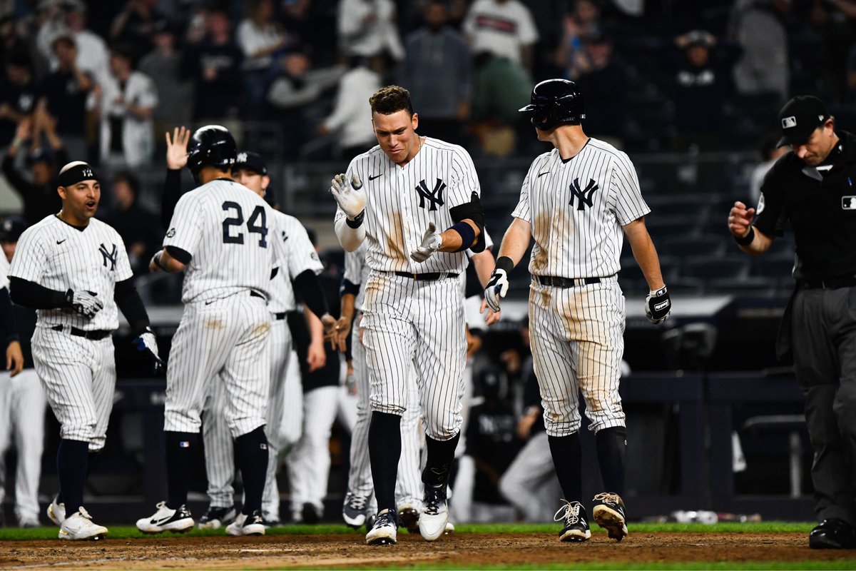 MLB's tweet photo. Nothing quite like a #walkoff win. https://t.co/XZqxMYcoyD