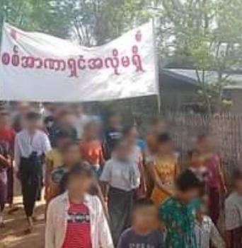 Holding slogans in support of KNU and KIA against the Military dictatorship in Myaing Township, Magway Region. 

#June2Coup
#WhatsHappeningInMyanmar