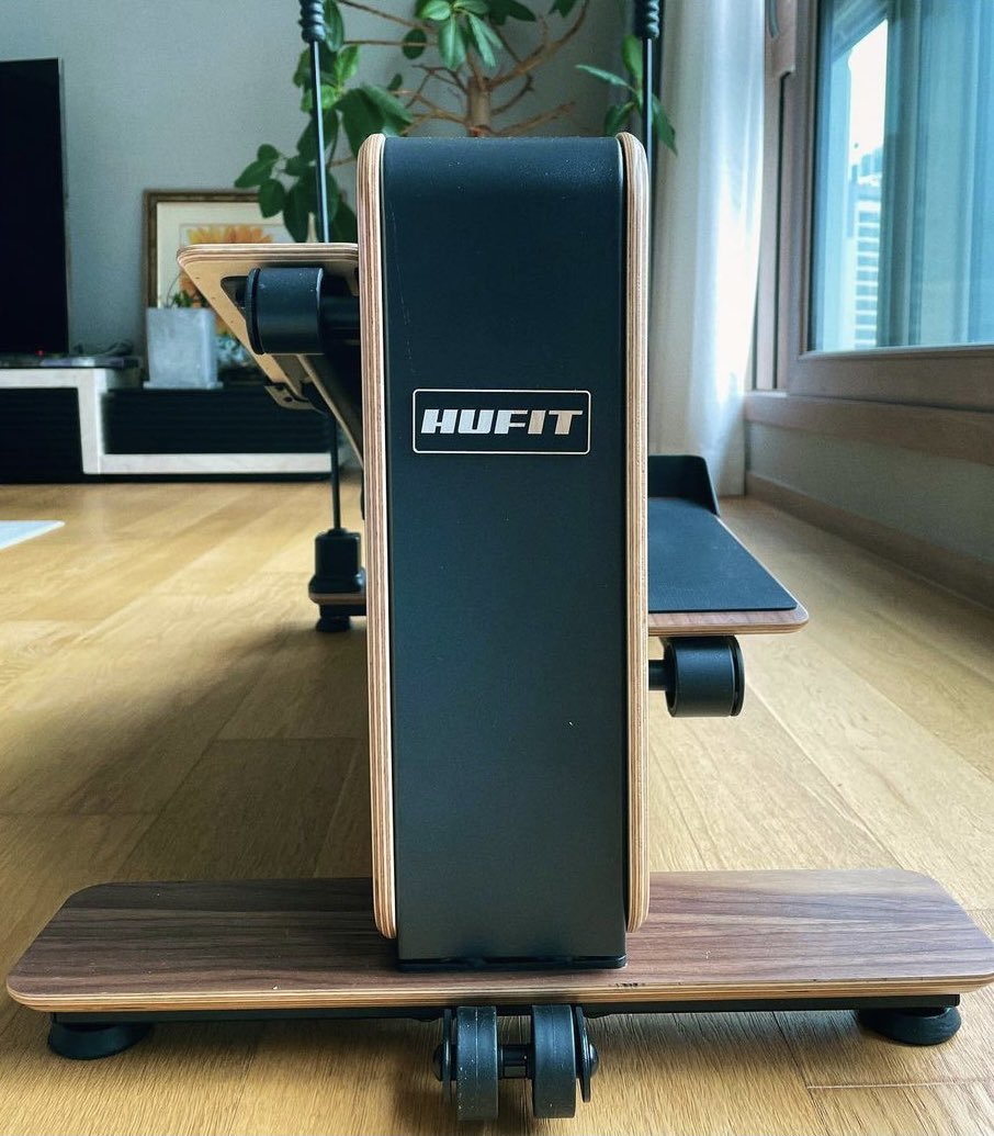 Phi_216's tweet photo. 210602 #Shinhwa #Eric IG
I received a new gift from #iRunner, whom I got to know since #LawOfTheJungle. I like the nice shape & its small size. But I don’t want to exercise right now. Thanku very much. I’ll use it well~ 💪
https://t.co/Pgz5kY3AqC
#EricMun #문정혁 #신화 #에릭 https://t.co/IOfmryze2j