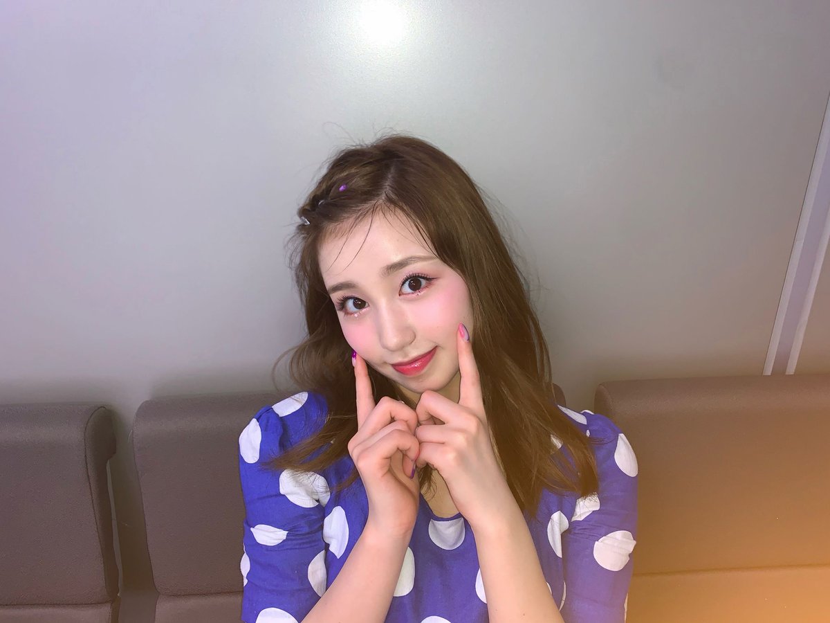 sakatapics's tweet photo. [WEVERSE] 210602 - @wooah_nv #SORA post

💙🤍💙🤍
I want to see you very much. Wow guys 😖💜 https://t.co/TJ3WmCpaUu