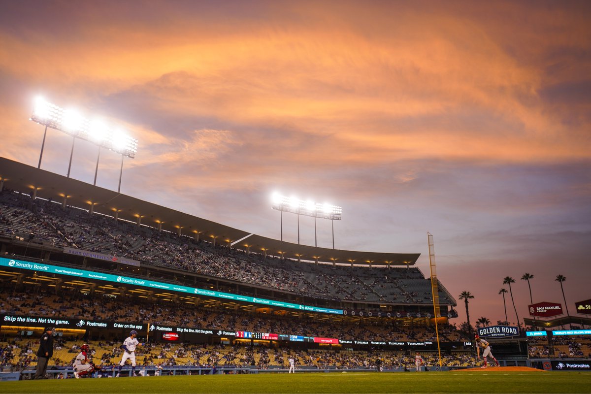 MLB's tweet photo. Baseball is beautiful 😍 https://t.co/hH3rGwhWzZ