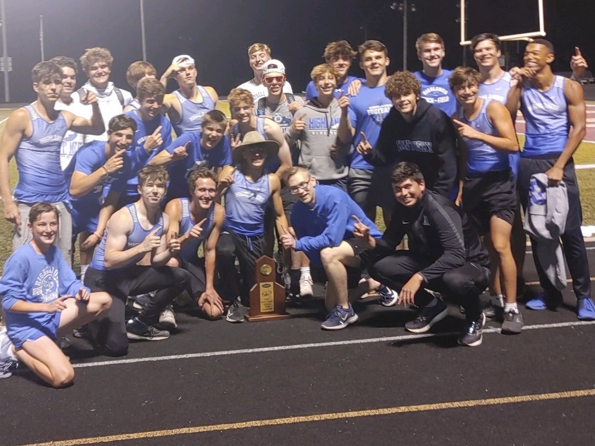 HighlandsTrack's tweet photo. Congrats to the Highlands boys track team on their Regional Championship tonight. This team was able to win 10 of the 18 events and hopefully qualify for state in 17/18. GREAT TEAM EFFORT @fthhsathletics @FTSchools @FtThomasMatters @BluebirdFans https://t.co/3cVwGc3V6E