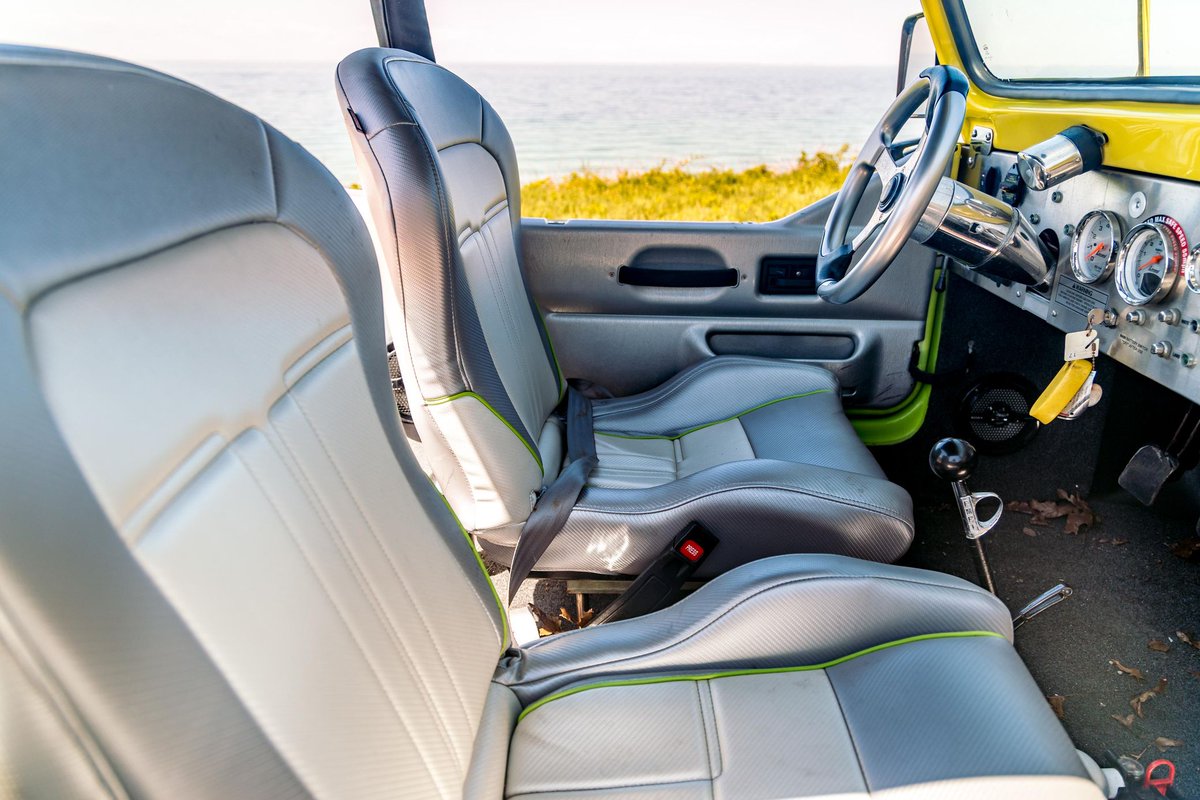 carsandbids's tweet photo. THIS... is a boat.
THIS... is a car.

THIS... is a 2016 WaterCar Panther. 

Go check it out on Cars &amp; Bids! https://t.co/4ei8Ishcqt https://t.co/xNgEjDiOzC