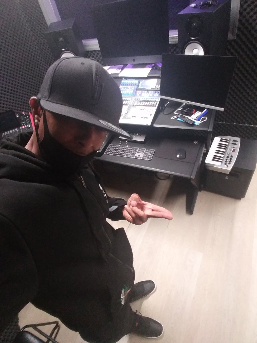 TheRealDane1's tweet photo. 2Day was a good Day
#CubeVoice
#OnceAgainItsOn
#ExodusLabs
#djhonda CapStrapped https://t.co/bwRXKdy9CW