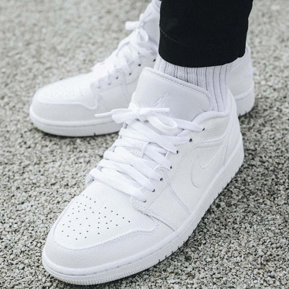 jordan 1 triple white outfit