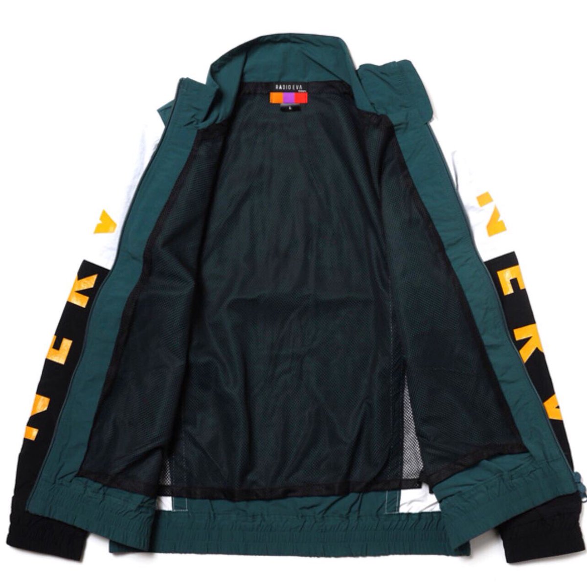 新商品】RADIO EVAより「EVANGELION SWITCHING NYLON JACKET/グリーン 
