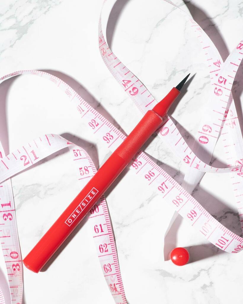 sunkissedblush's tweet photo. If I could compare liquid eyeliners to animals, this one from @onesize would be a honey badger 😅 please meet my current favorite eyeliner - Point Made Waterproof Liquid Eyeliner Pen! 💫⁠⁠
⁠⁠
Its ultra-precise tip was a little tricky to use the first time, but now I find i… https://t.co/eiGES8f2v6