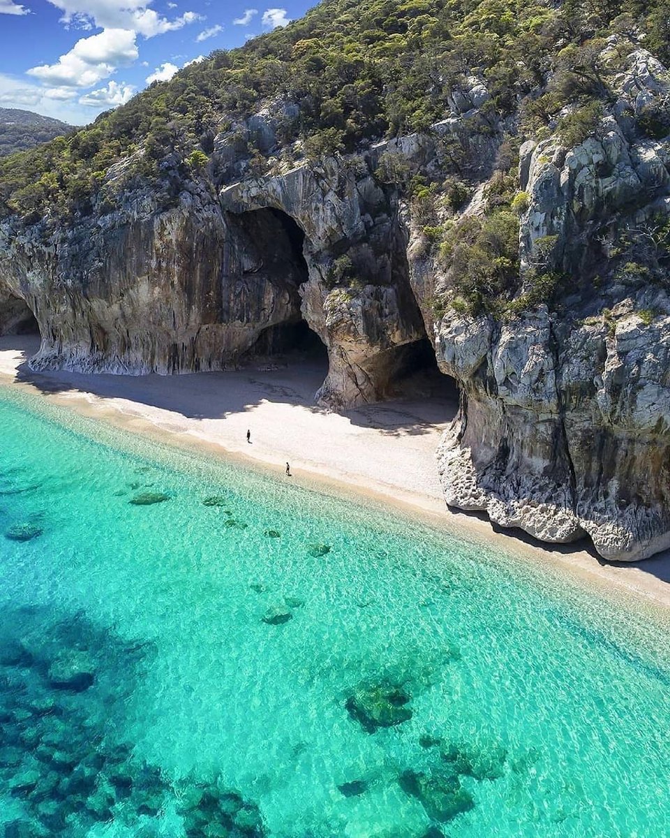 Welcome to Sardinia, Italy. An epic island full of adventure 🥰😍 with an endless coastline of sandy beaches and beautiful mountains... Sardinia is perfect for a Chillbo #Lounger 🙉🙉🙉 #outdoor #adventure #travel #hiking #wanderlust #camping #globaldestinations