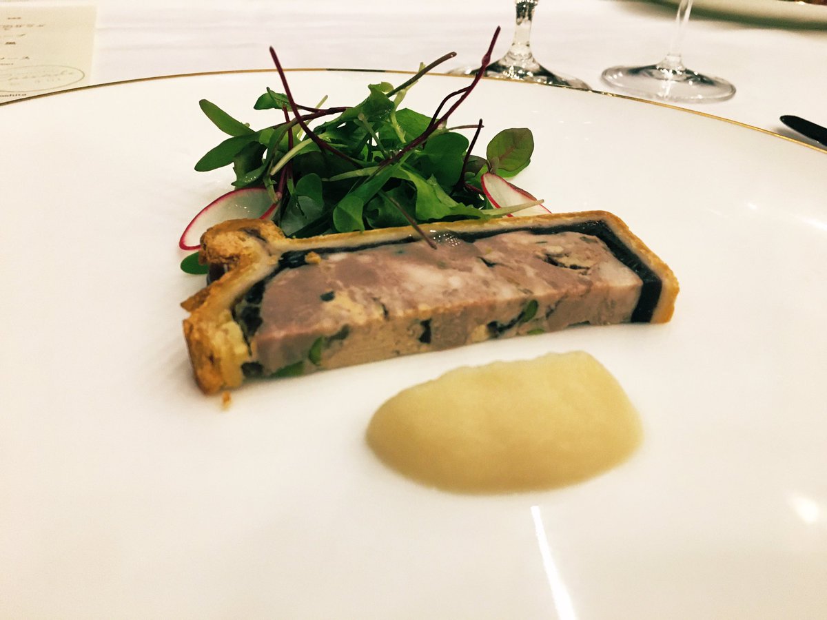 JohoShare's tweet image. 体調も安定し、主人に個室のフランス料理店に連れてきてもらいました。羊水検査も行い結果待ち。複雑な遺伝病があるので子供に影響ないか心配ですが、主人がどんな結果であっても、愛と責任をもって大切に育てようといってくれたので私も心を強くもち渡米まで過ごしたいと思います。