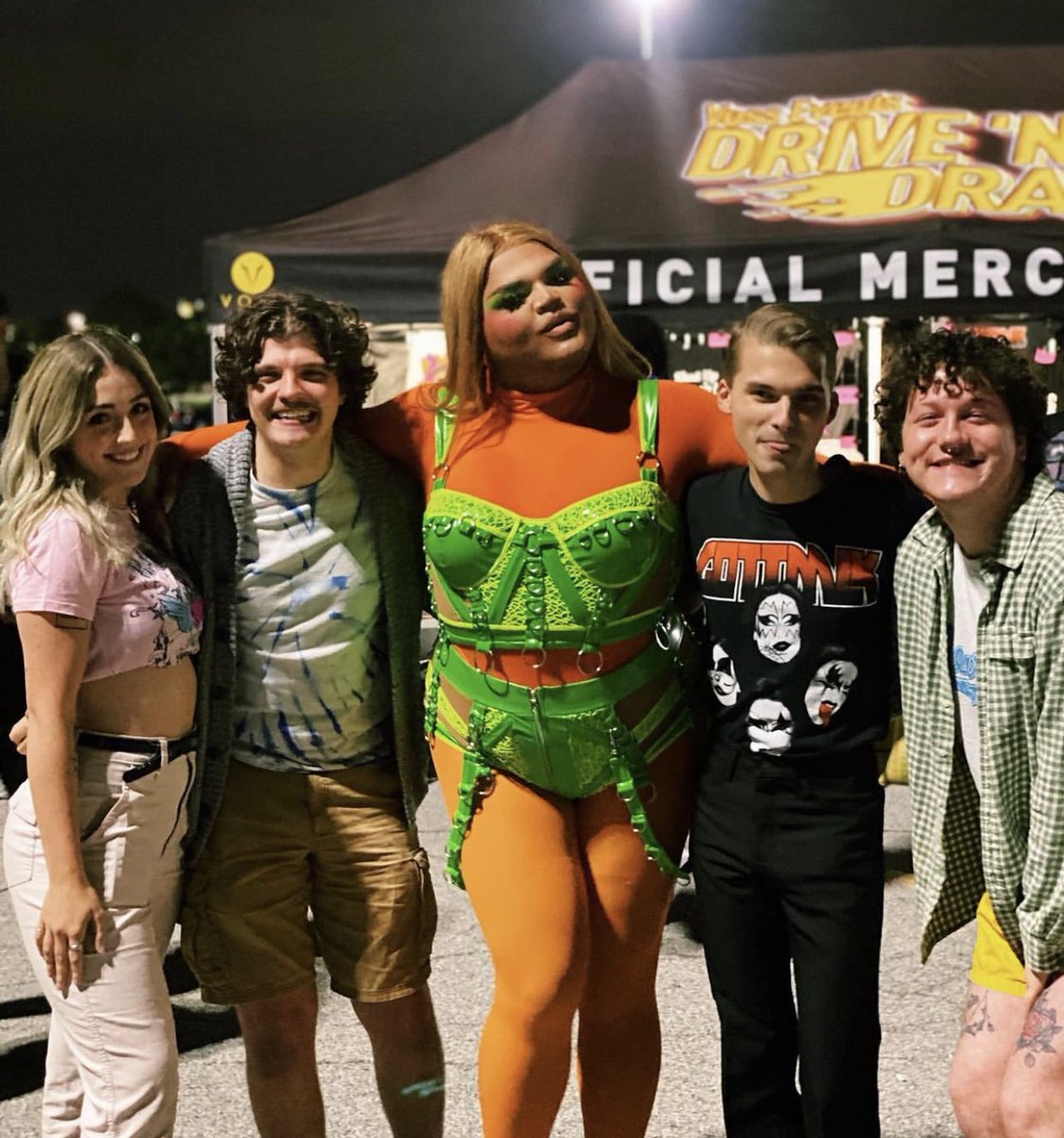 cole_luellwitz's tweet photo. @TheKandyMuse you smelled so good tonight! Smelled like opulence and top 2 #driveindrag @VossEvents https://t.co/0pmX3yHCI2