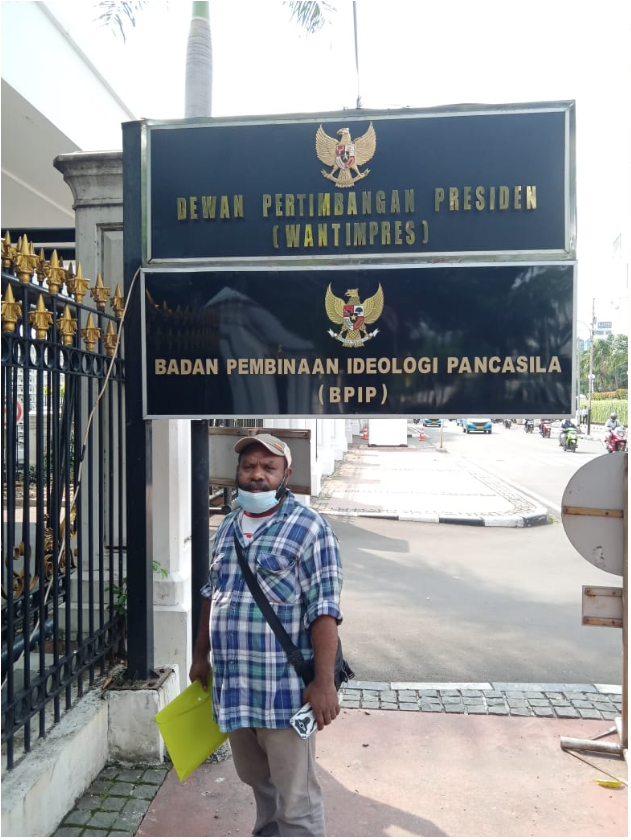 PoesTri's tweet photo. Masihkah negara +62 memperhatikan kami sebagian warga +62 mencari keadilan 4 thn lebih sdh ketemu petinggi +62 ,sudah lontang lantun mencari PANCASILA
#PancasilaJiwaBangsa https://t.co/hdqHnKWAqC