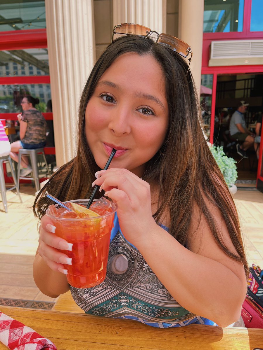 aleejandruh's tweet photo. #tamufollowtrain
I’m Alex! 
✨tamu’22
✨industrial distribution
✨my vibe is just living life
✨ΓΑΩ https://t.co/73oVJITvaz