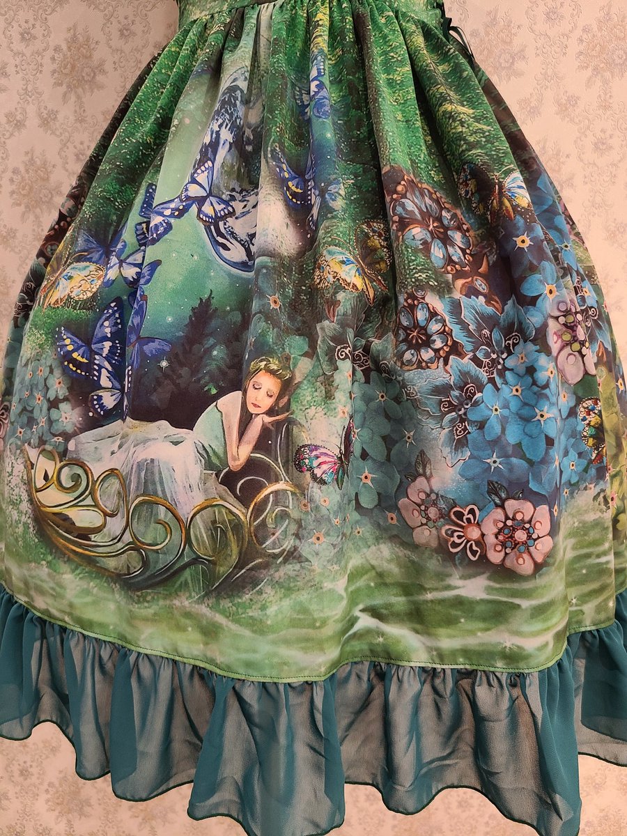 ATELIERPIERROT1's tweet photo. 🦋おすすめコーディネート紹介🦋

【heavenly garden】のperidot dreamワンピース(￥33,000)を使用したエレガントロリィタコーデです✨

カラーミー⬇️
https://t.co/tPrqXyfngx

ストアーズ⬇️
https://t.co/Nn85YkoGAJ

是非ご来店くださいませ🎶

アトリエピエロ新宿マルイアネックス7階 https://t.co/8LtvEPj0Qy