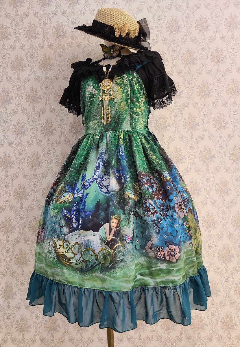 ATELIERPIERROT1's tweet photo. 🦋おすすめコーディネート紹介🦋

【heavenly garden】のperidot dreamワンピース(￥33,000)を使用したエレガントロリィタコーデです✨

カラーミー⬇️
https://t.co/tPrqXyfngx

ストアーズ⬇️
https://t.co/Nn85YkoGAJ

是非ご来店くださいませ🎶

アトリエピエロ新宿マルイアネックス7階 https://t.co/8LtvEPj0Qy