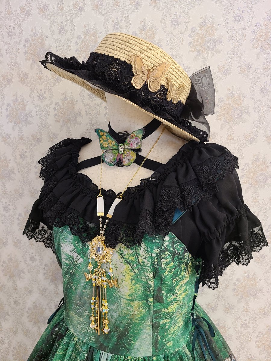 ATELIERPIERROT1's tweet photo. 🦋おすすめコーディネート紹介🦋

【heavenly garden】のperidot dreamワンピース(￥33,000)を使用したエレガントロリィタコーデです✨

カラーミー⬇️
https://t.co/tPrqXyfngx

ストアーズ⬇️
https://t.co/Nn85YkoGAJ

是非ご来店くださいませ🎶

アトリエピエロ新宿マルイアネックス7階 https://t.co/8LtvEPj0Qy