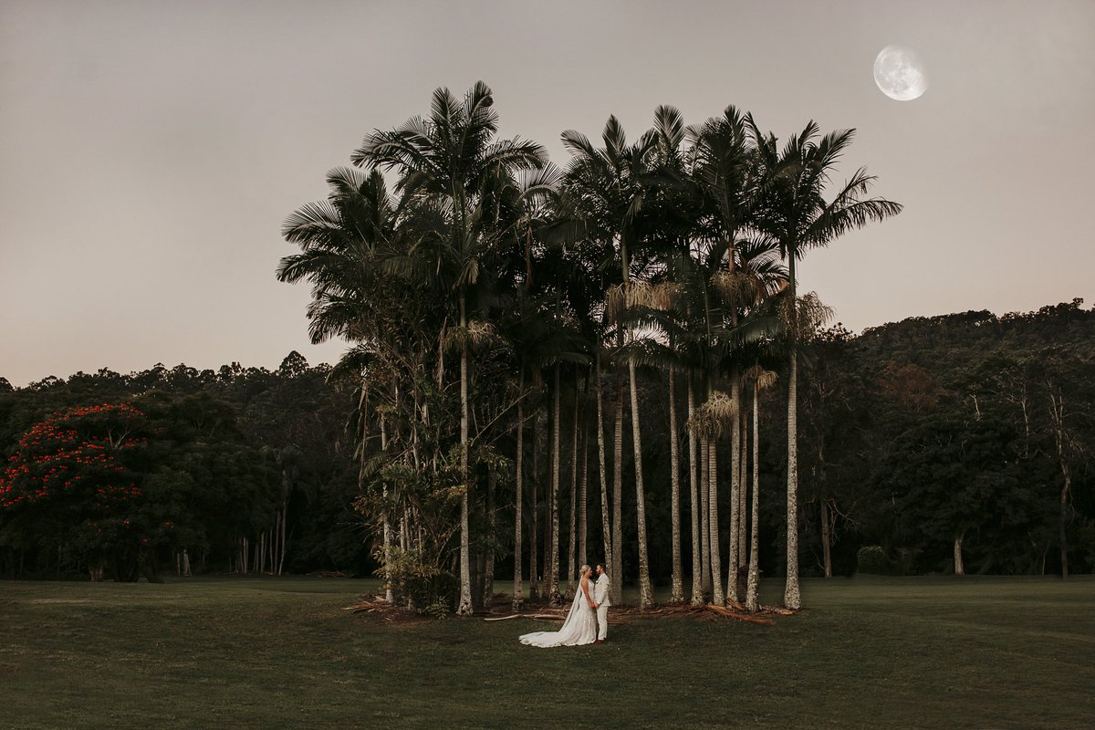 Danielprophoto's tweet photo. The world we create is a process of our thinking on our search for true love. Let the universe guide you and you will find yourself to be at right place, at the right time, united as one with your soul mate. A special moment from the beautiful newlyweds Samantha and Adam . https://t.co/7dcVsZ6PhP