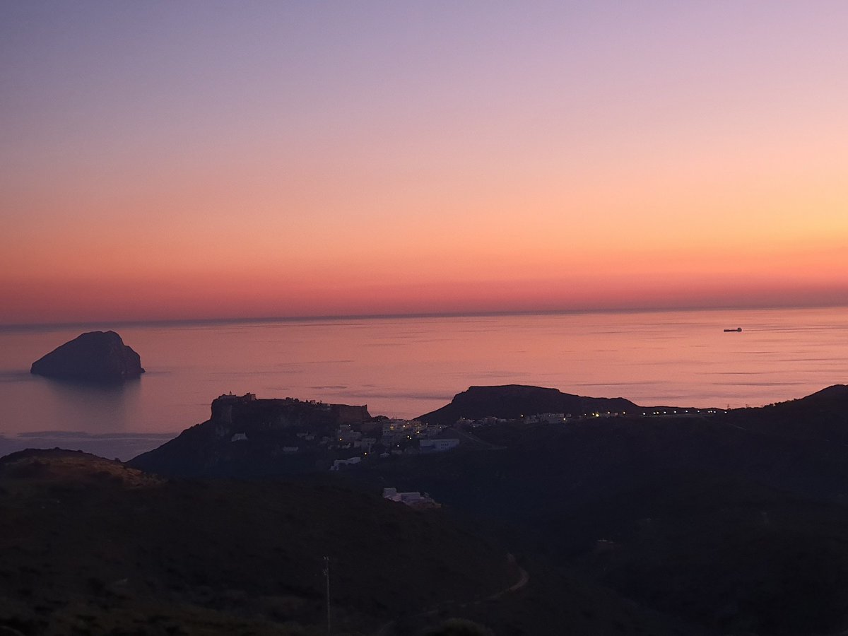 UnionProudCWood's tweet photo. @PatsKarvelas My desktop. From Strapodi looking out over Xora at dusk.
When this is all done, #escapethecrowds and #visitkythira https://t.co/c59BrzcIqD