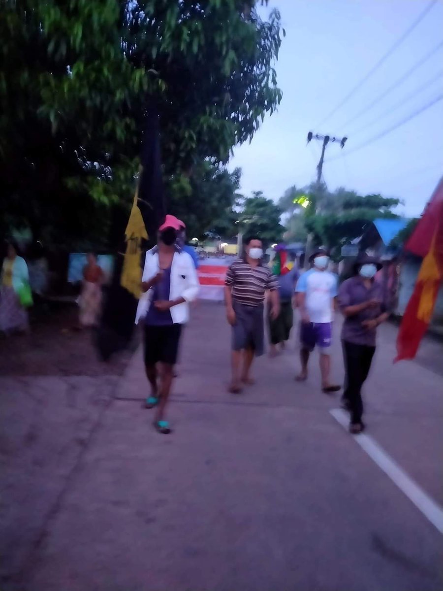 IrrawaddyNews's tweet photo. A dawn protest against military rule was held in Kanpauk in Tanintharyi Region’s Yebyu Township on Wednesday. (Photo: CJ) #WhatsHappeningInMyanmar https://t.co/bmlU3OzXJs