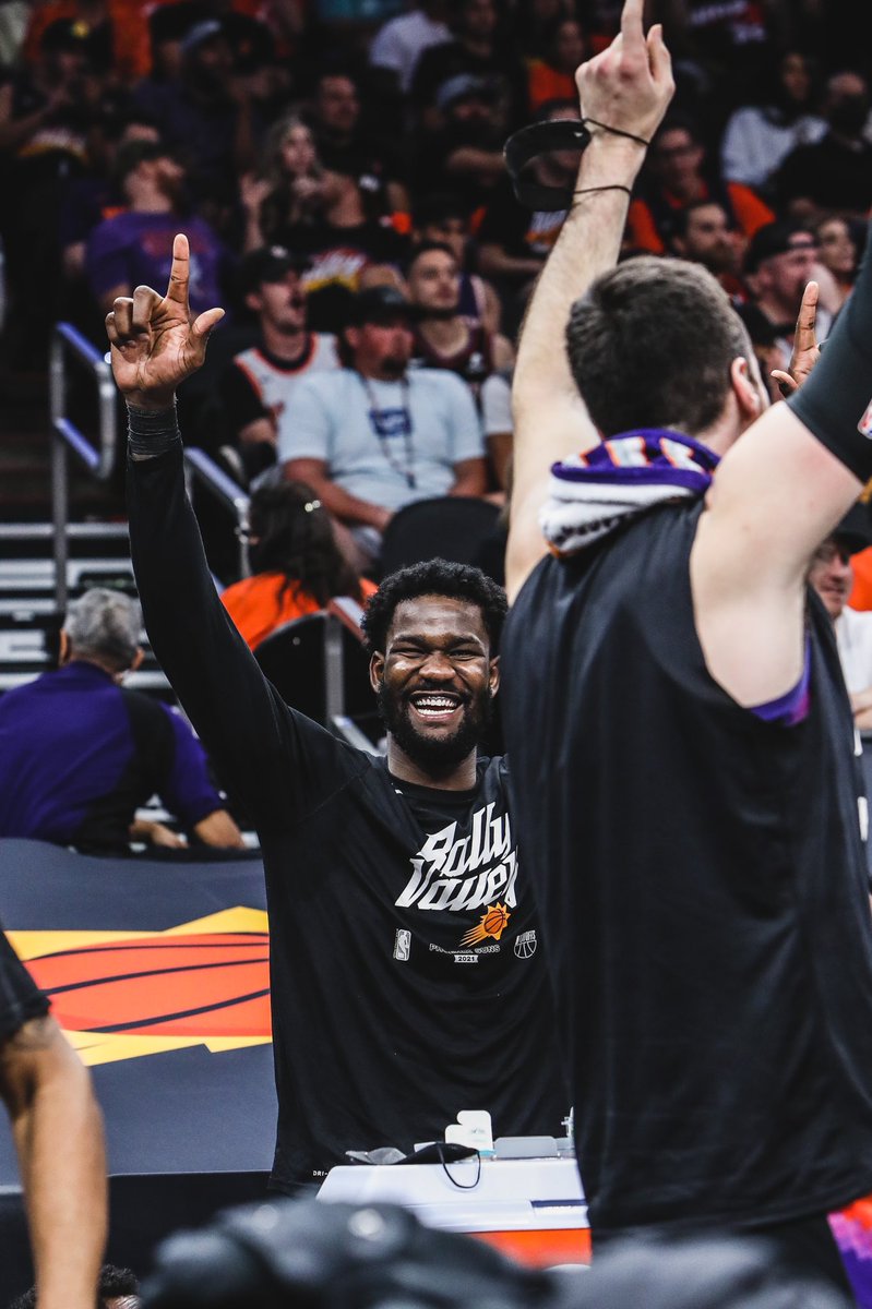 Suns's tweet photo. SUNS WIN!
SUNS WIN!
SUNS WIN!
SUNS WIN!
SUNS WIN! 

#RallyTheValley TOGETHER! https://t.co/6jTTugeDqk
