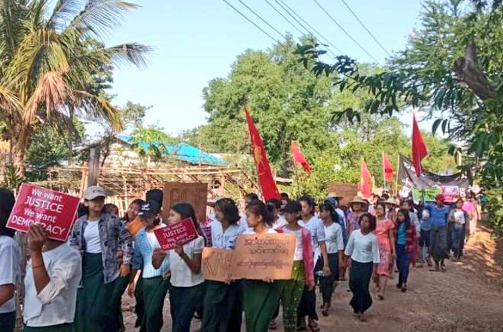 In Pantaingtaw village, Myaing, civilians, teachers and students joined together to protest against military dictatorship and its slavery education system. #June2Coup #WhatsHappeningInMyanmar
