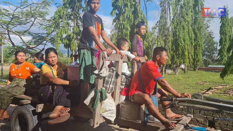 Nearly 200 locals from Rathegu, Phlu Gyi, Phlu Lay villages of Southern Myawaddy are fleeing to Lay Kay Kaw Myothit and Htee Mae War Khi villages as refugees. #June2Coup #WhatsHappeningInMyanmar