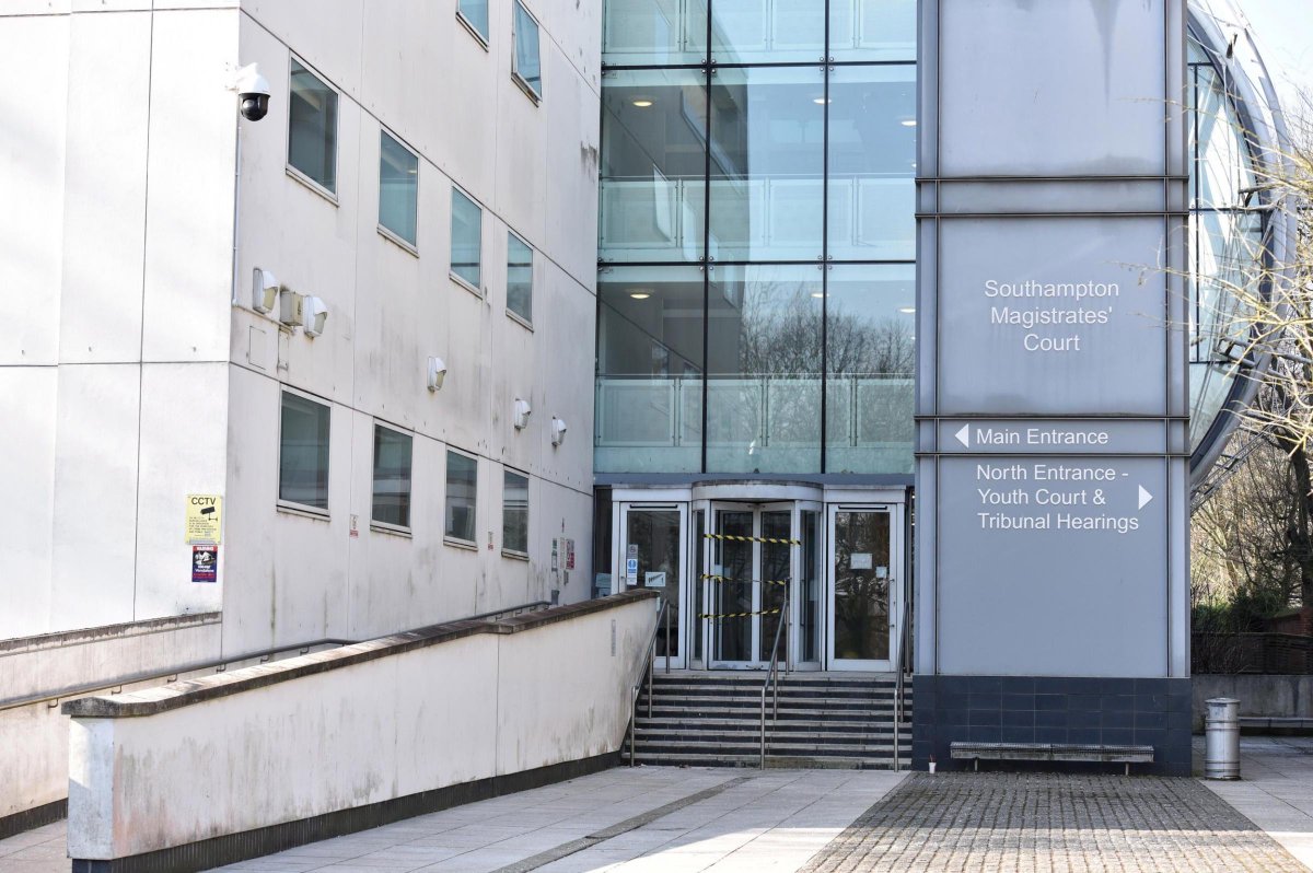 Shoplifter jailed for 'nasty offences of spitting' dlvr.it/S0trB2