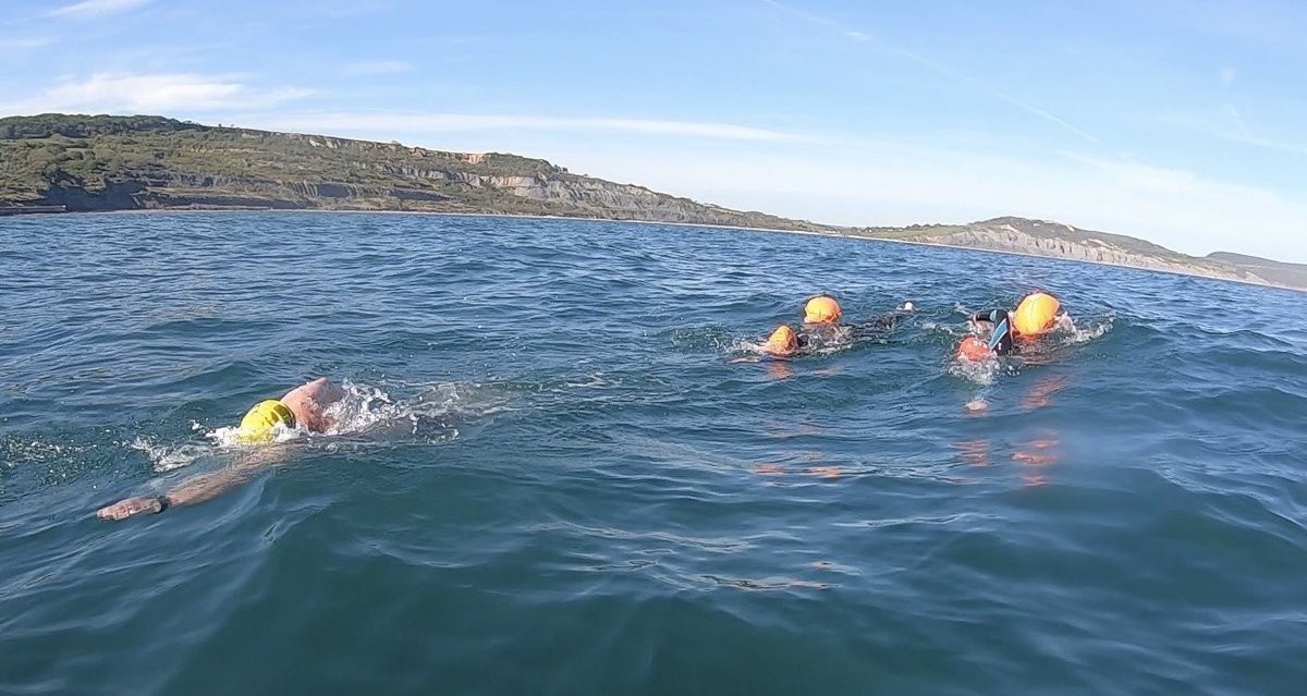 A long tide assisted swim into the evening sun, a hash of sorts amongst the buoys Charmouth to #LymeRegis Thanks to Skyla &amp; Tom for setting the course &amp; looking after us #onon 

Great beers in <a href="/LymeRegisBrew/">Lyme Regis Brewery</a>  post #swim 🍺👍
#openwaterswimming #trainhardswimeasy