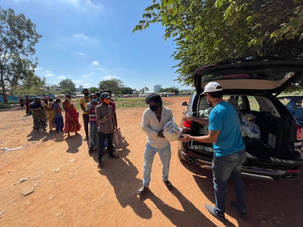 prajwalmanipal's tweet photo. Ration distributed at the migrant settlement in Hebbal, Bengaluru. Thanks to @amoghavarsha and co who have pitched in. We had reported a story from this settlement last week and some of the workers have got ration. https://t.co/6jVJWNFdP6