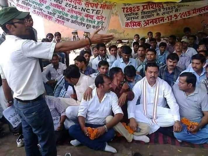 chandrmonu's tweet photo. आदरणी�� @kpmaurya1 जी ध्यान से देखिए,ये आप ही हैं,,हां ये आप ही हैं,, #BEdTET2011  के धरने में आकर बैठते थे जब आप सरकार में नहीं थे।

अपनी अंर्तआत्मा से पूछियेगा,क्या आपने न्याय किया सत्ता ��ाने के बाद हम बेरोजगारों के साथ?

@AmitShah @narendramodi https://t.co/3WN9ziJnqw