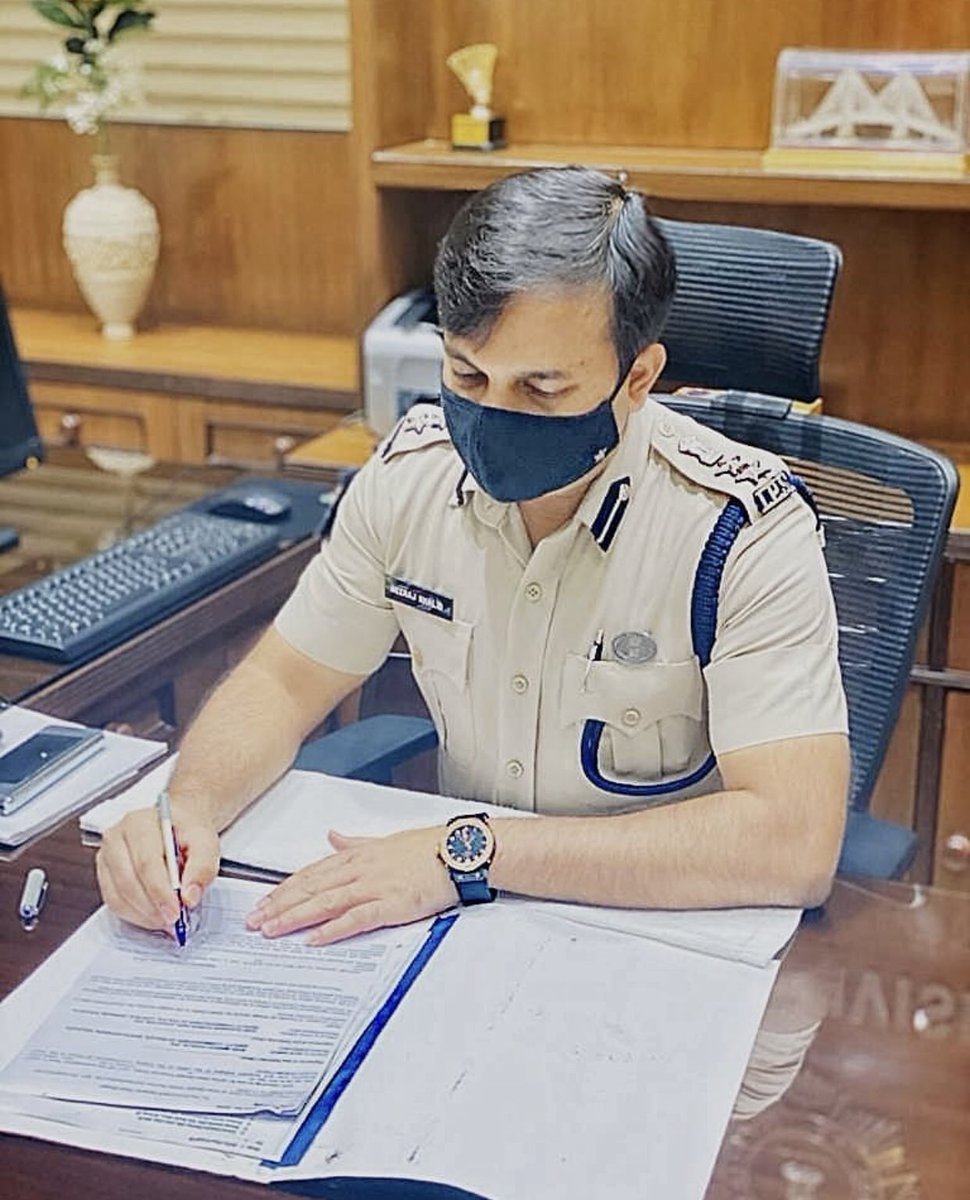 creativecorona's tweet photo. Congratulations @MeerajKhalid Sir For  the Promotion and becoming DIG(Operations) CID. #meerajkhalid #meerajkhalidips #cid https://t.co/DUGnGv9KUw