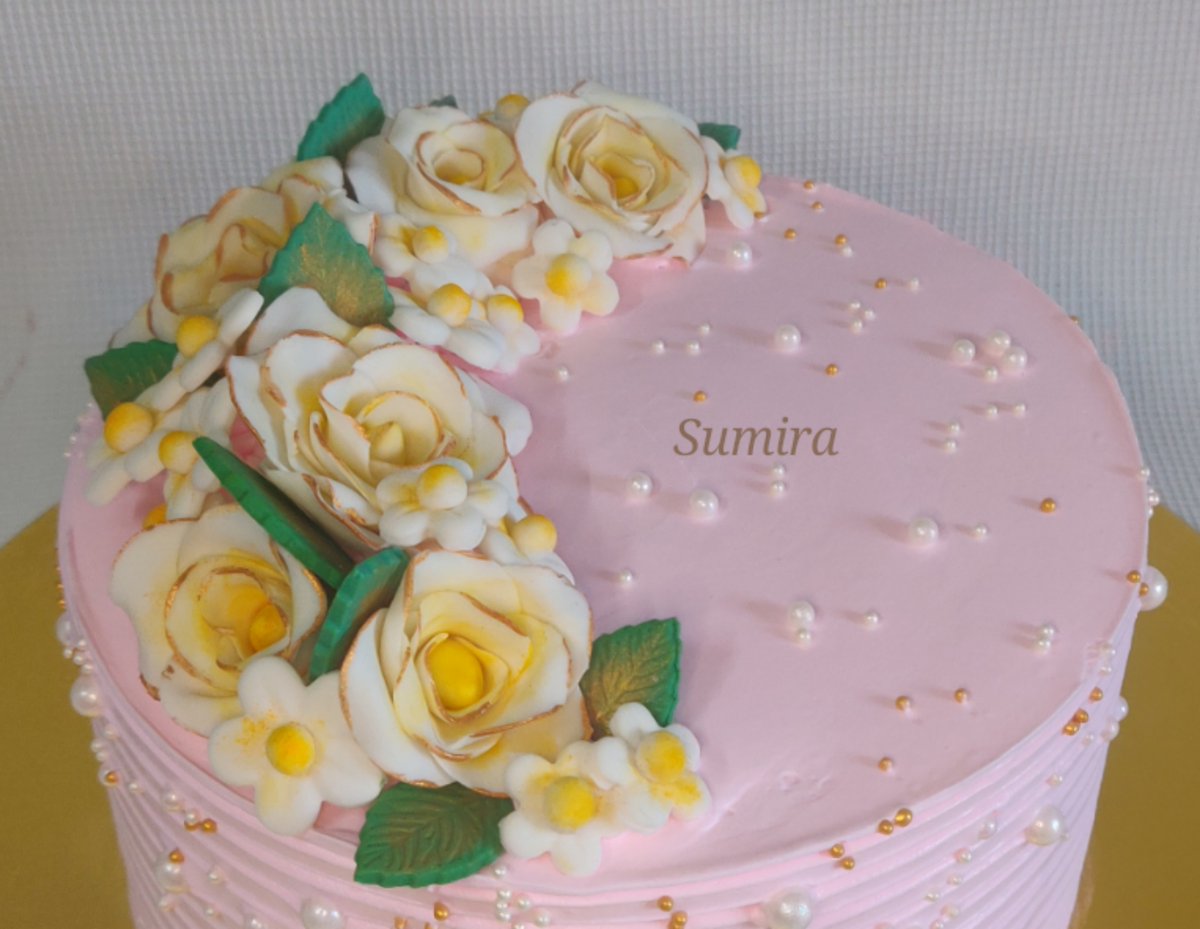 Sumirabakes's tweet photo. A whipped cream chocolate cake filled with cookies with handcrafted toppers
#anniversarycake #chocolatecake #cookies #whippedcreamcake #handcraftedtoppers #edibletoppers #surprise #banerbakes #cakeartistindia #cake #Smallbusiness #punebusinesses #vocalforlocal #egglessbaking https://t.co/UgQZSxs57d