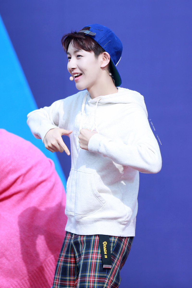 323GALLERY's tweet photo. 2016 renjun ( ˃̣̣̥⌓˂̣̣̥)
#RENJUN #仁俊 #런쥔 #NCTDREAM https://t.co/8kKmu5rCWT