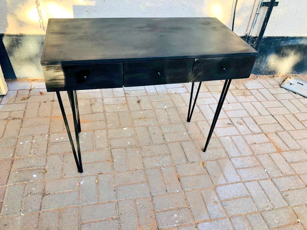 PLDMANUFACTURI1's tweet photo. Matte Black Study Desk
1200mm by 500mm
P1450
send us your desired design via WhatsApp 74177517
#CustomDesigns #bespokefurniture #plddesigns #handcrafted #OfficeDesk #PushaBw https://t.co/HtkxWpkQop