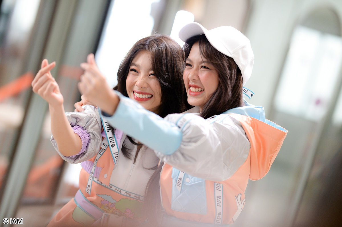 editorkaraoke's tweet photo. ศิลปินไอดอลหญิงวง BNK48  ชวนผู้ชมฟิน MV เพลง "ดีอะ" ละมุนใจคู่จิ้นทุกสตรีมมิ่งออนไลน์

ดี๊ดีชวนเต้นท่าซิกเนเจอร์ "ดีอะ+เป็นโสด" สไตล์จังหวะ pop dance  ผสมผสานแนว Street สุดชิค

พร้อมกลับมาสร้างทุกกระแสฮิต ส่งความสดใส และ เขย่าใจแฟนคลับแล้ววันนี้ #ดีอะmvมาแล้ว #bnk48 https://t.co/VMWQ6xs4cB