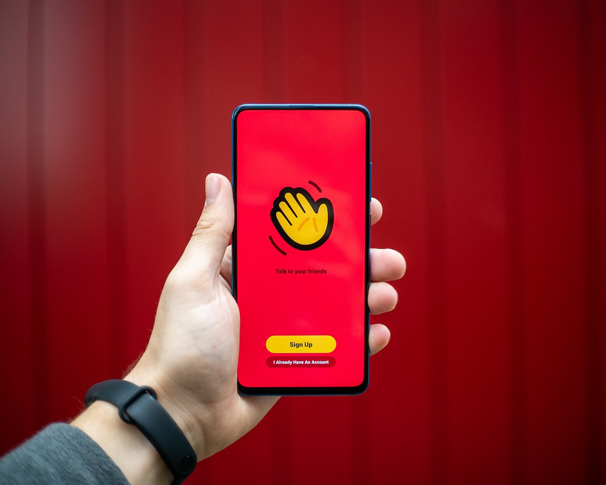 BlueSkyFoster's tweet image. Is #Houseparty safe? #NetAware reviews the safety of the video-calling app. What are your thoughts? Let us know!