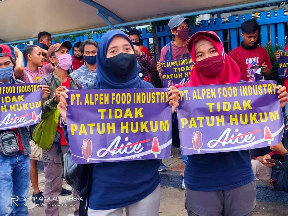 Amanda23380719's tweet photo. Serang truss jngn kasih ampun klo perlu SAMPAI PABRIK NYA DI TUTUP 
#BoikotAice_EsKrim_China 
Yg tidak patuh hukum yg ada di indonesia" https://t.co/N6FX4AjcLc