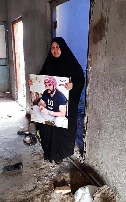 shamshoomi's tweet photo. Yesterday Iraqi court sentenced an officer to 6 years in prison for KILLING a protester
 
Today it sentenced Basheer Abbas to 10 YEARS for burning a corrupt gov. party building.

Meanwhile, killers of 800+ protesters still walk free. This is "justice" in Iraq.
 #انصفوا_بشير_عباس https://t.co/azCeK9q19g