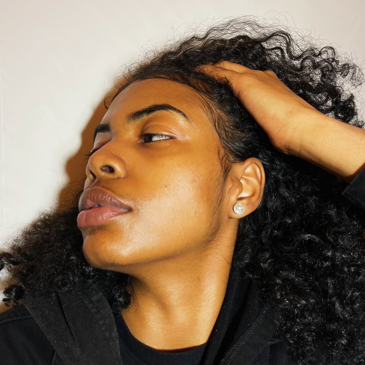 PyourSkin's tweet photo. Want to achieve this natural glow? Our model Monae is wearing the MARK Face Serum ☀️ We have this available in two different sizes (1oz and 2oz). The link to the Pyour website is in bio 🙌🏽 https://t.co/SctHsiz2uk