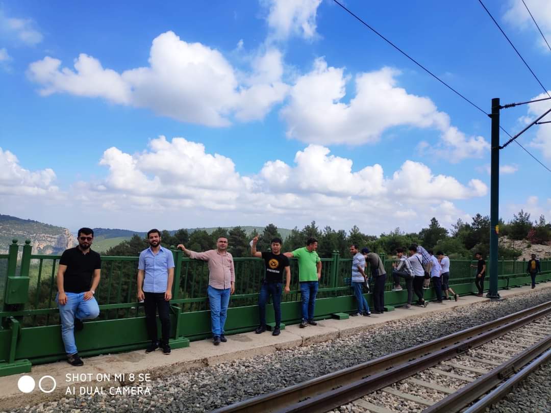 DabanKorkut's tweet photo. ÇUDER olarak, "Çukurova Uluslararası Öğrenci Projesi" kapsamında  Karaisalı Yerköprü, Kapıkaya Kanyonu ve Varda Köprüsü'ne  günübirlik  gezi gerçekleştirdik. 
Sabah bölümünde 2 saat süren kanyon yürüyüşü yapıldı. Final sınavları öncesi motivasyon kaynağı oldu diyebiliriz. https://t.co/K5uci4LTMM