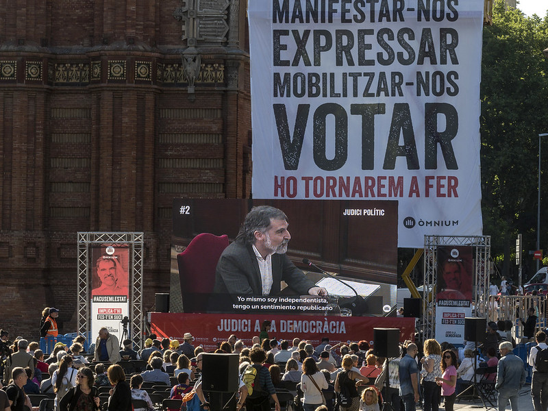 jcuixart's tweet photo. Els tribunals polítics mai no sorprenen. Seguirem utilitzant la presó com a altaveu de denúncia internacional: anem a Estrasburg a acusar l'Estat. Freedom for Catalonia! #JoAcuso https://t.co/PD7K1RfLn7