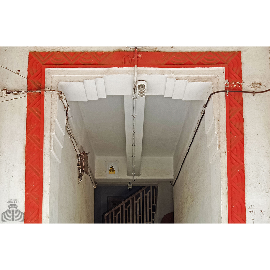 artdecomumbai's tweet photo. #KamalaBhuvan #ShivajiPark #Dadar #windowgrille #metalgrill #entrance #banding #speedlines #zigzag #balcony #eyebrows #symmetry #redandwhite #citystories #cityhistory #India #Mumbai #Mumbaiarchitecture #cityarchitecture #artdecobuildings #ArtDeco #ArtDecoMumbai https://t.co/1SbP1KL445