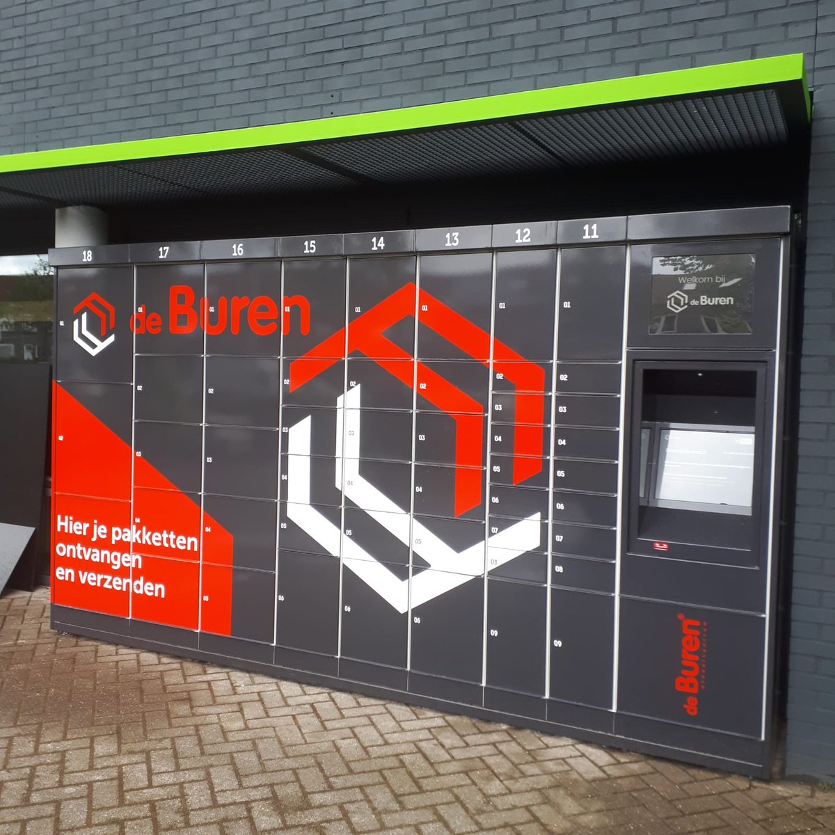 Ook aan de Ringbaan-Oost 152 in Tilburg staat er nu een afhaalpunt voor je klaar! Je kunt deze pakketkluis vinden op het terrein van 1Box Self Storage. Kom eens langs en ervaar hoe makkelijk het is!

#logistiek #ecommerce #duurzaamondernemen