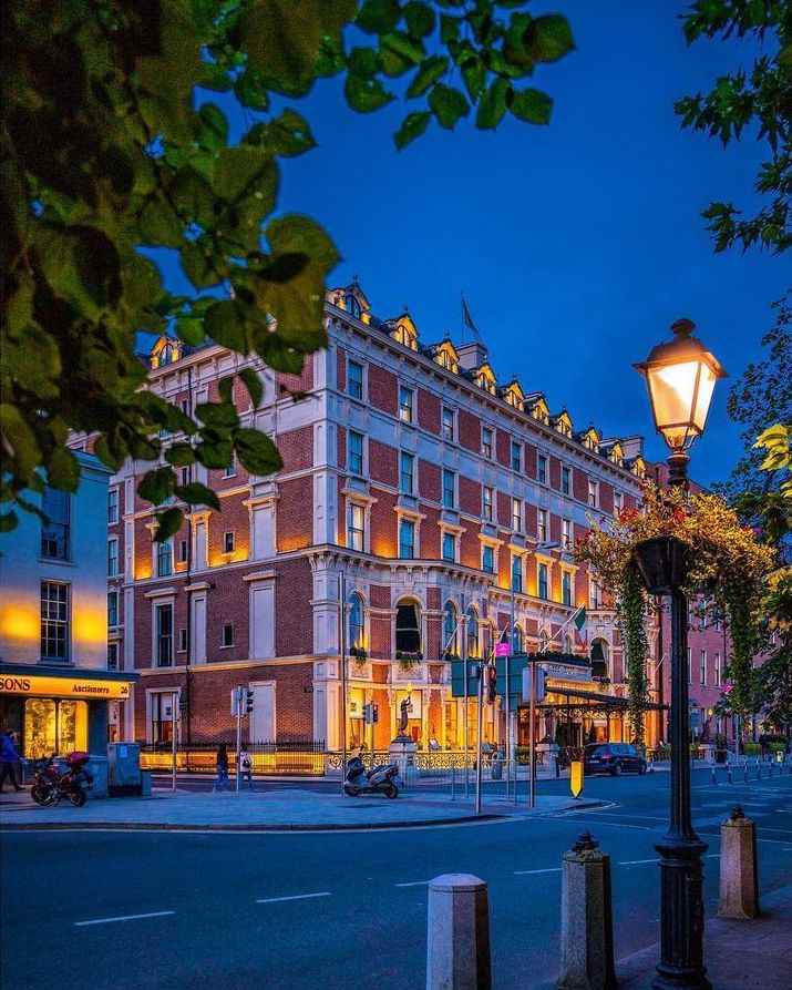 VisitDublin's tweet image. From today, accommodation providers across the country are reopening again 🙌 Staycations just got that bit easier – and there's nowhere we'd rather take a break than Dublin 💙

#LoveDublin
📸 @remi_iq [IG]
