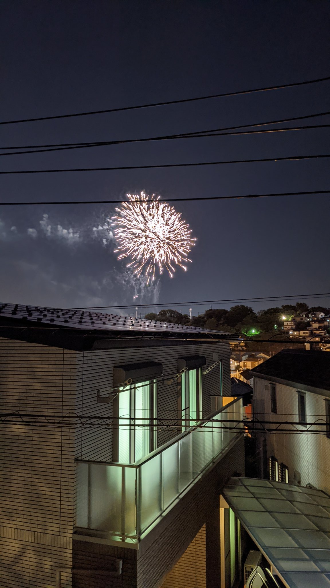 横浜市 ハマっ子たちが一体となった感動の1分間打ち上げ花火 各区のどこで上げられたのか 調べてみました 号外net 横浜市港南区 栄区
