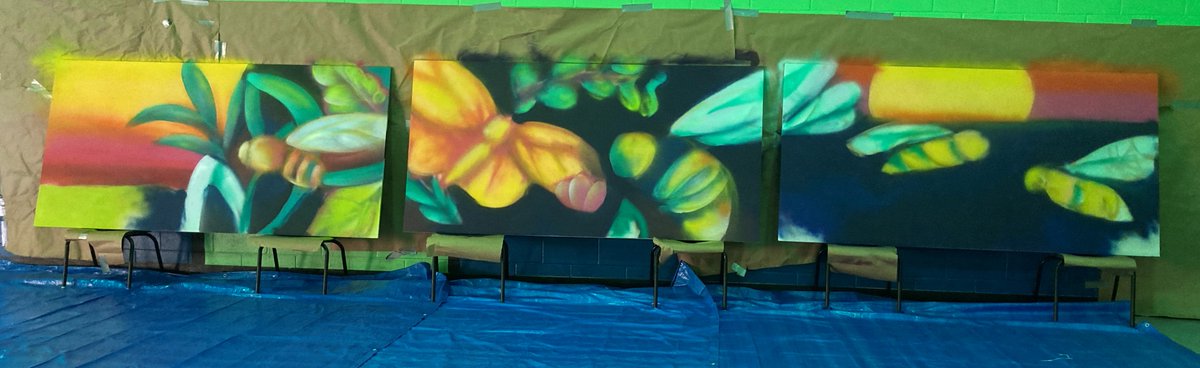 Voici le progrès! 🎨

Et oui, notre mascotte🐝 se trouve dans les œuvres! 

<a href="/LisaSamrai/">Lisa Samrai</a> <a href="/ecolecatholique/">CECCE</a> @JulieTerpstra <a href="/LoriMcBelanger/">Lori</a> <a href="/SylvieGosseli11/">Sylvie Gosselin</a> <a href="/mylene_bigras/">Mylène Bigras</a> <a href="/GabrielleLefe/">Gabrielle Lefebvre</a> 

#arts #smbmerrickville #fierté❤️