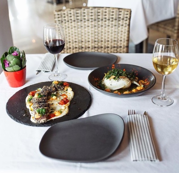 EatifyApp's tweet photo. Ha llegado el buen tiempo y en @mauriciosbeach 🌴 puedes disfrutar de la buena gastronomía con vistas al mar con hasta un 50% de descuento reservando en @eatifyapp 📱 WOW! Descarga la app y empieza a ahorrar 🤟 https://t.co/12Z0hFuAeK
#valencia #descuentos #restaurante #Foodie https://t.co/Xx1510IhTy