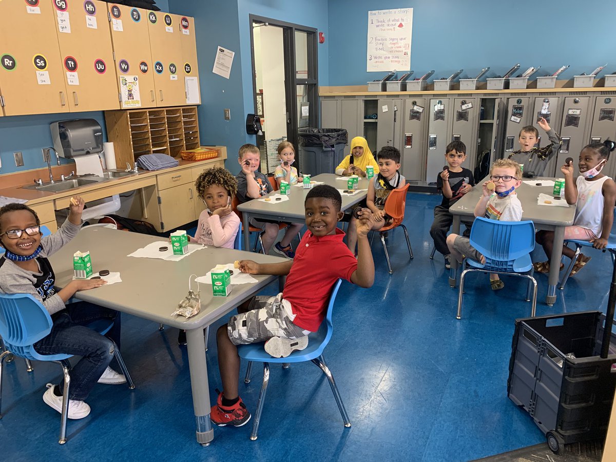 CGroutSGR's tweet photo. We did a little Taste Test Tuesday this week— Which Oreo do you like best?? Chocolate won by a landslide! @sgrspuds https://t.co/Ntqdps3IoE