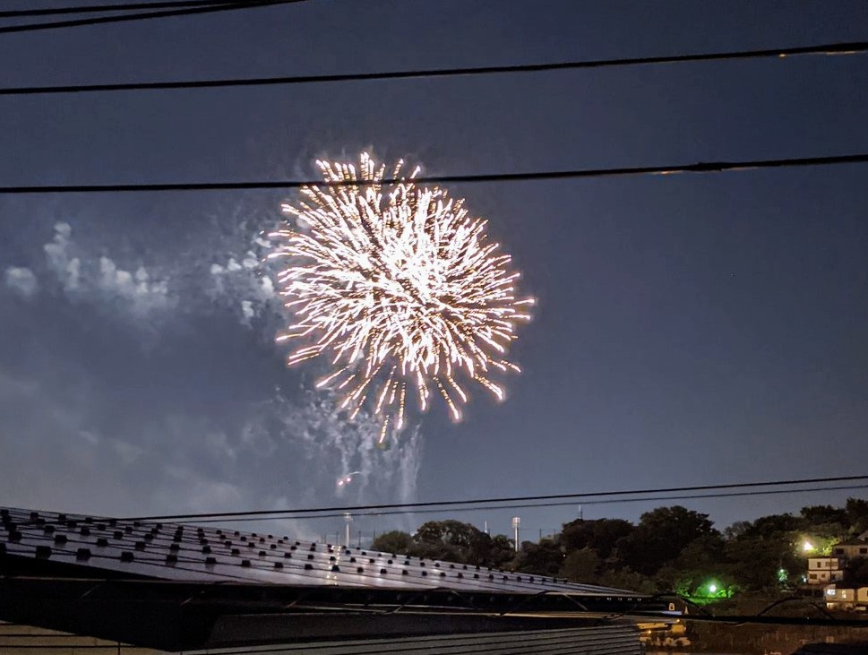 ひろ 今日こんなサプライズがあるの知らなかった また近所の高校生が騒いでるんだと思って 勝手にイライラしちゃって反省 横浜大好き ずっとここに住みたい 横浜開港祭 シークレット花火